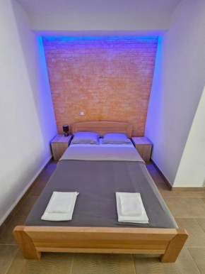 Booking Apartments Alone 2